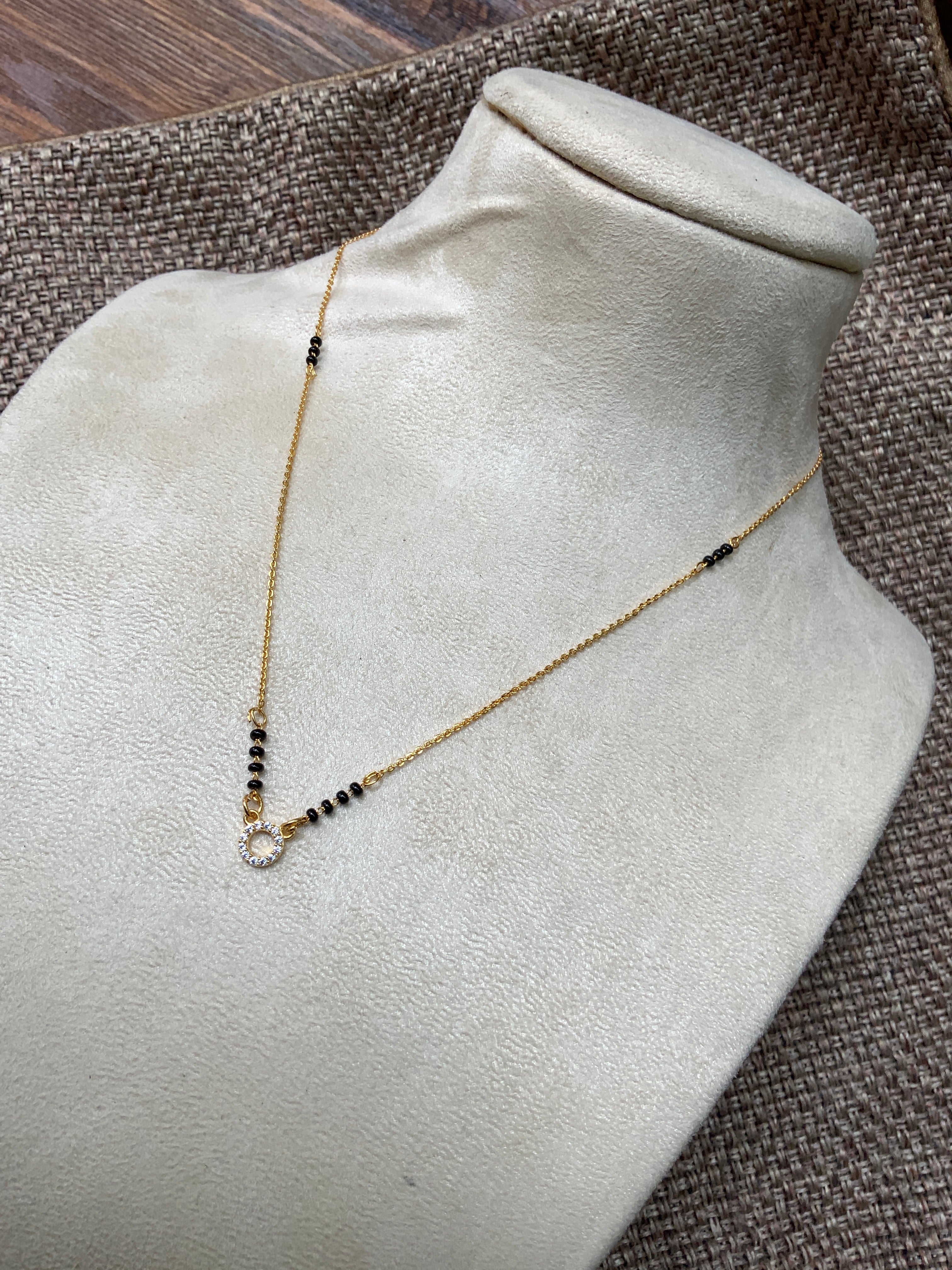 Elegant Gold Round Pendant Mangalsutra - Abdesignsjewellery