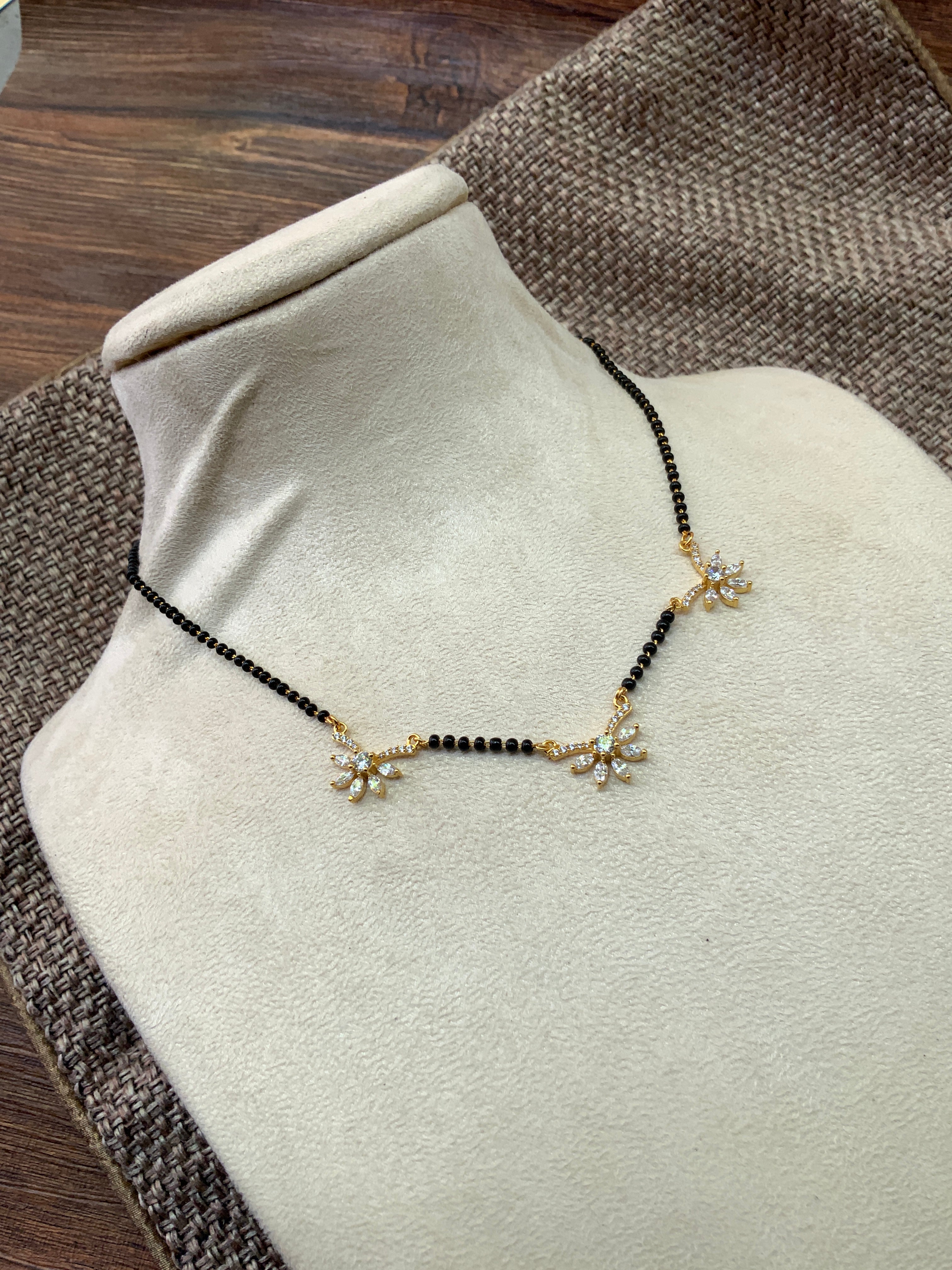 Shraddha Arya Inspired From Kundali Bhagya Signature Morden 3 Gold Diamond Mangalsutra