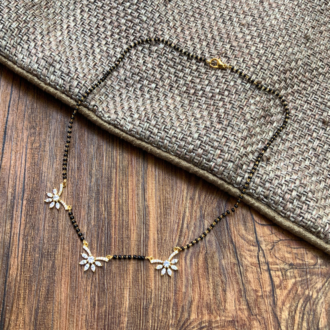 Shraddha Arya Inspired From Kundali Bhagya Signature Morden 3 Gold Diamond Mangalsutra