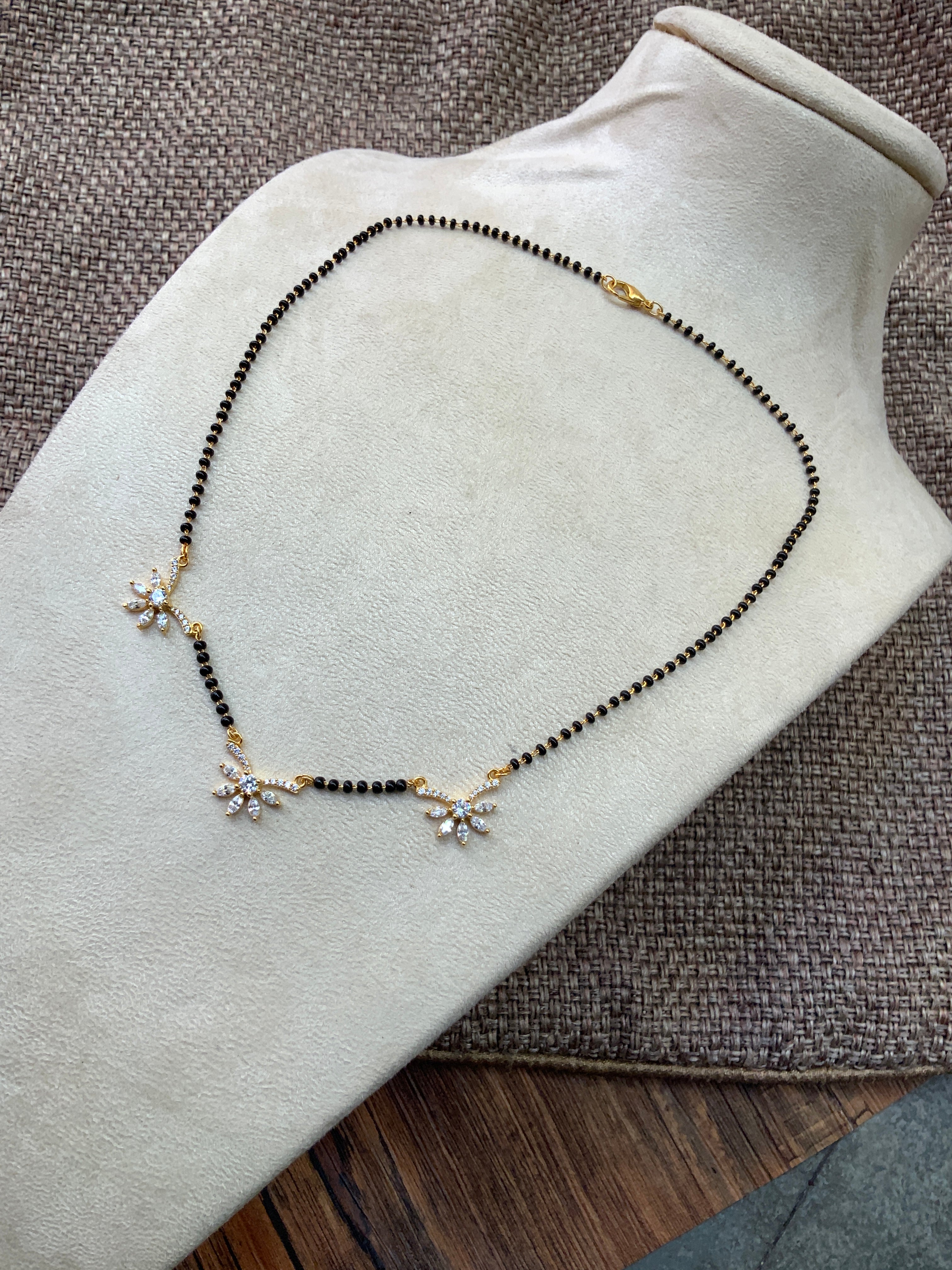 Shraddha Arya Inspired From Kundali Bhagya Signature Morden 3 Gold Diamond Mangalsutra