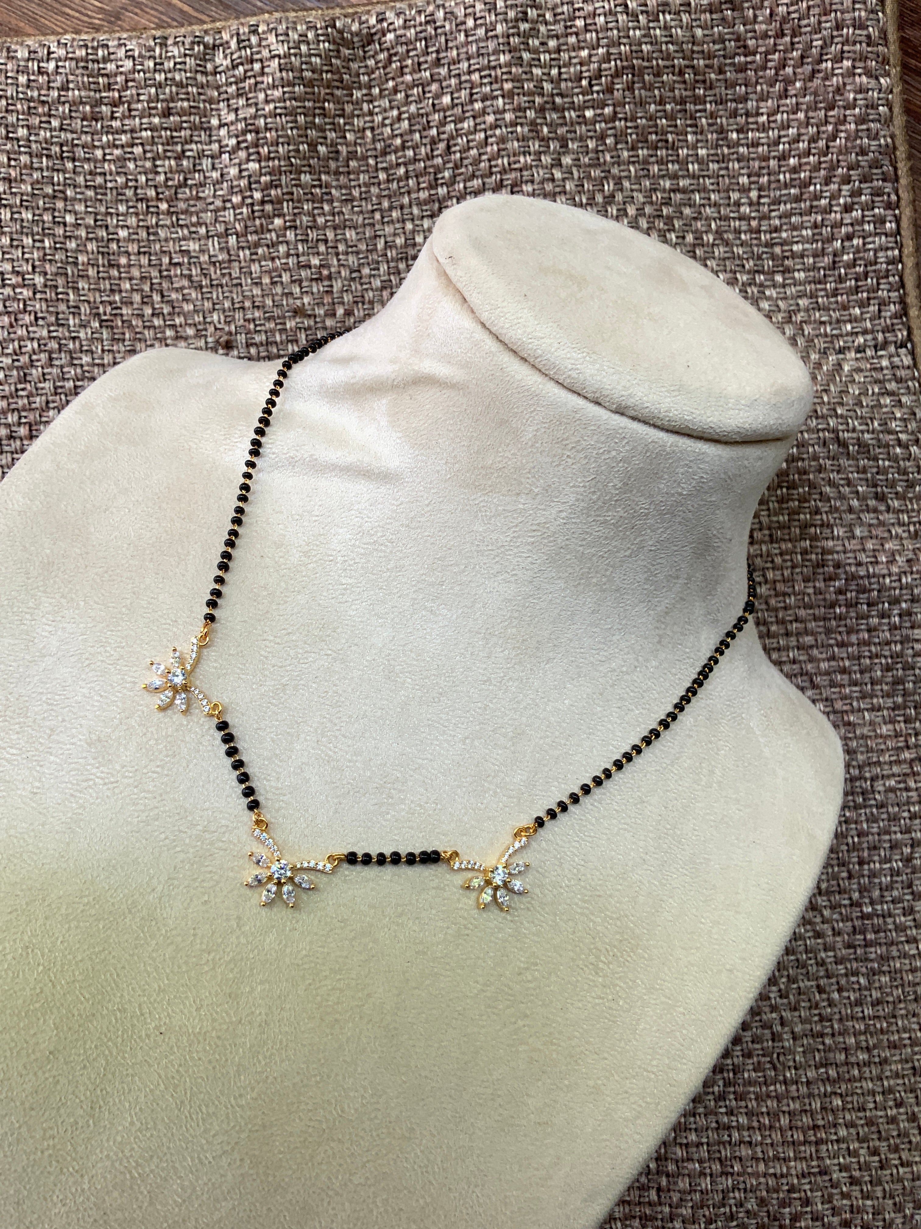 Shraddha Arya Inspired From Kundali Bhagya Signature Morden 3 Gold Diamond Mangalsutra