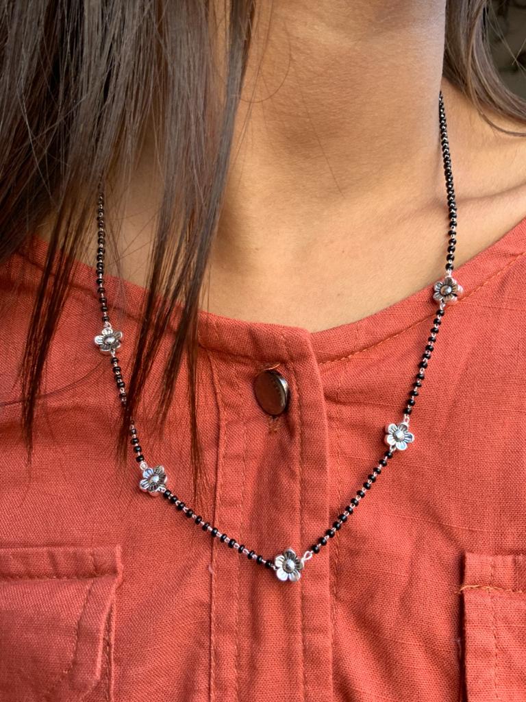 Dailywear Silver Flower Floral Pattern Mangalsutra - Abdesignsjewellery