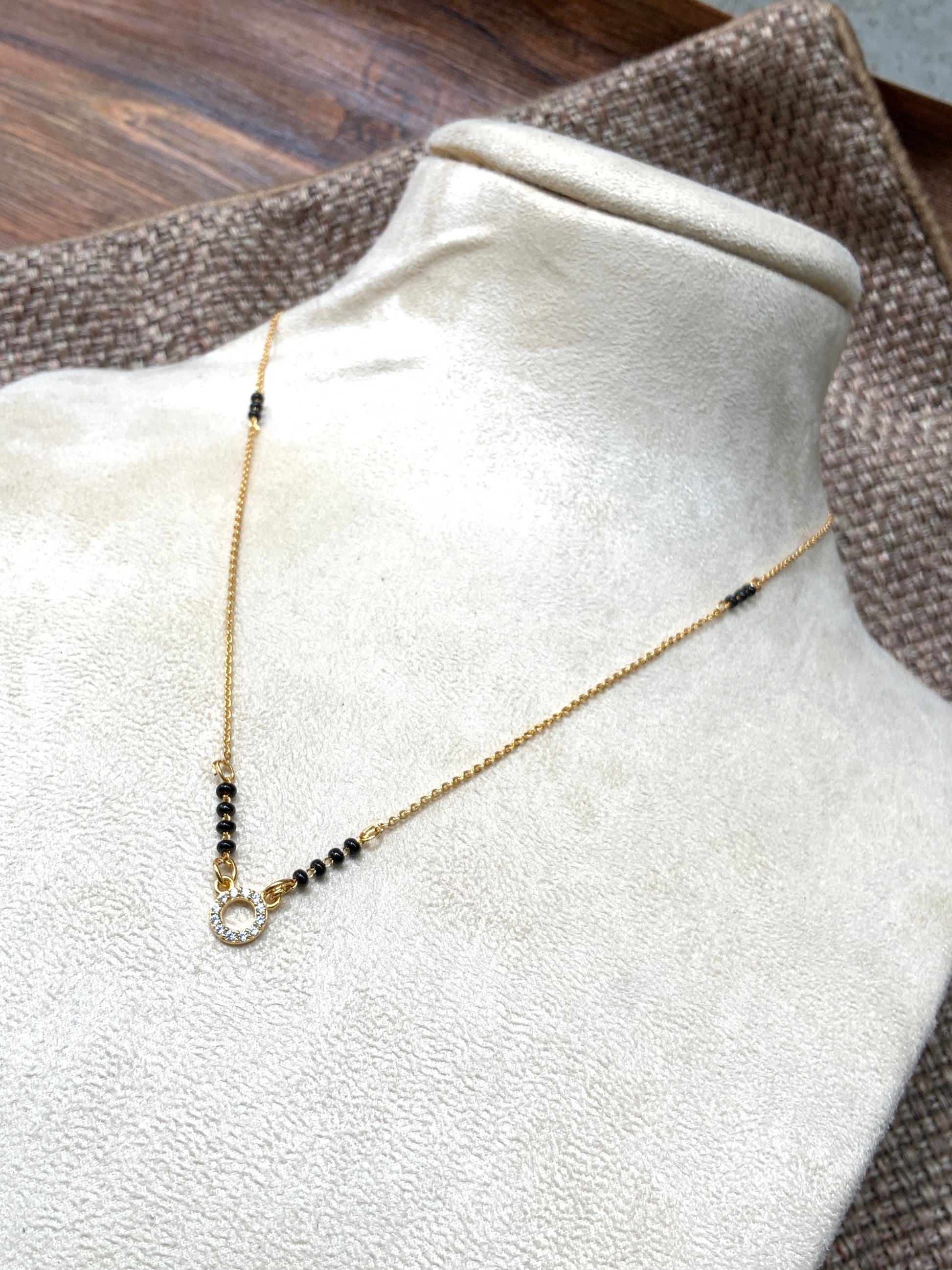 Elegant Gold Round Pendant Mangalsutra - Abdesignsjewellery