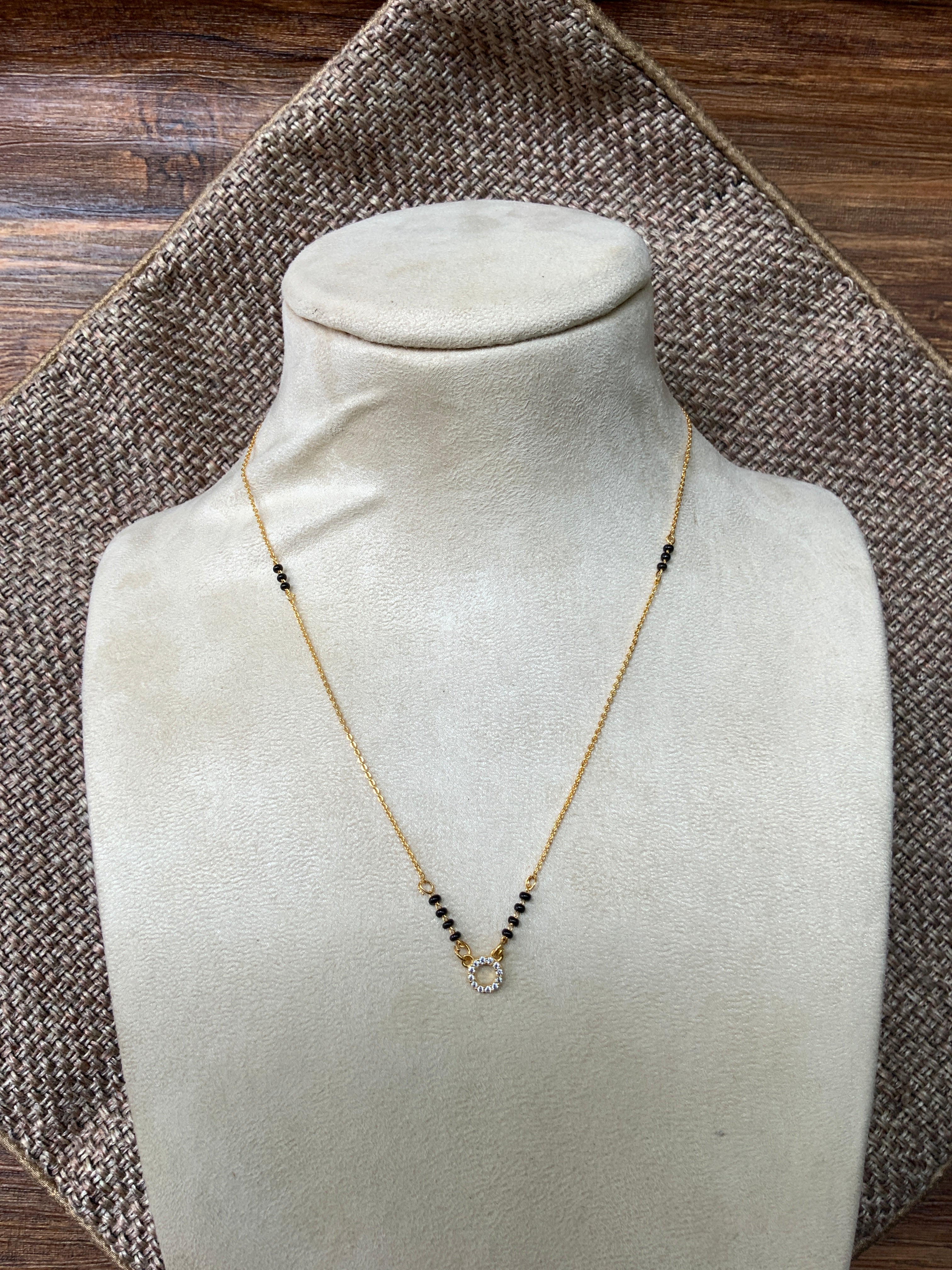 Elegant Gold Round Pendant Mangalsutra - Abdesignsjewellery