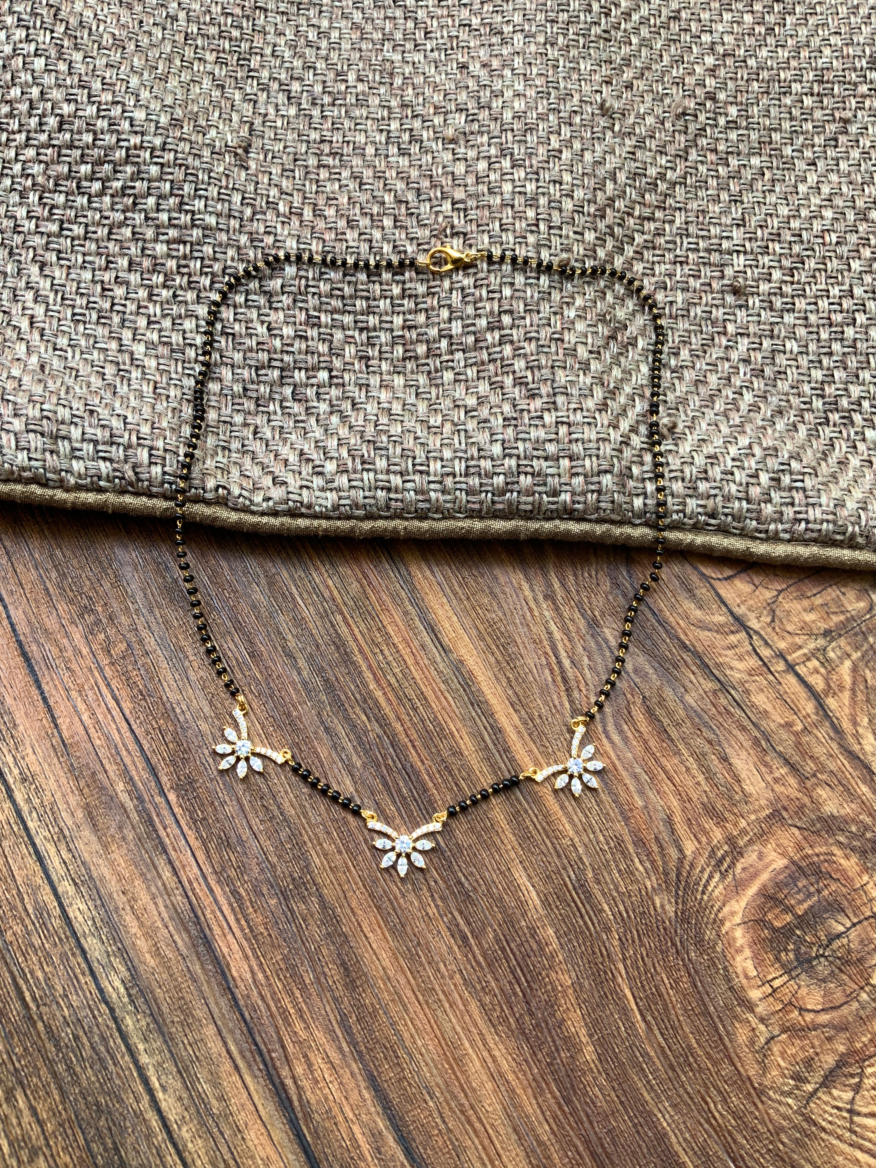 Shraddha Arya Inspired From Kundali Bhagya Signature Morden 3 Gold Diamond Mangalsutra