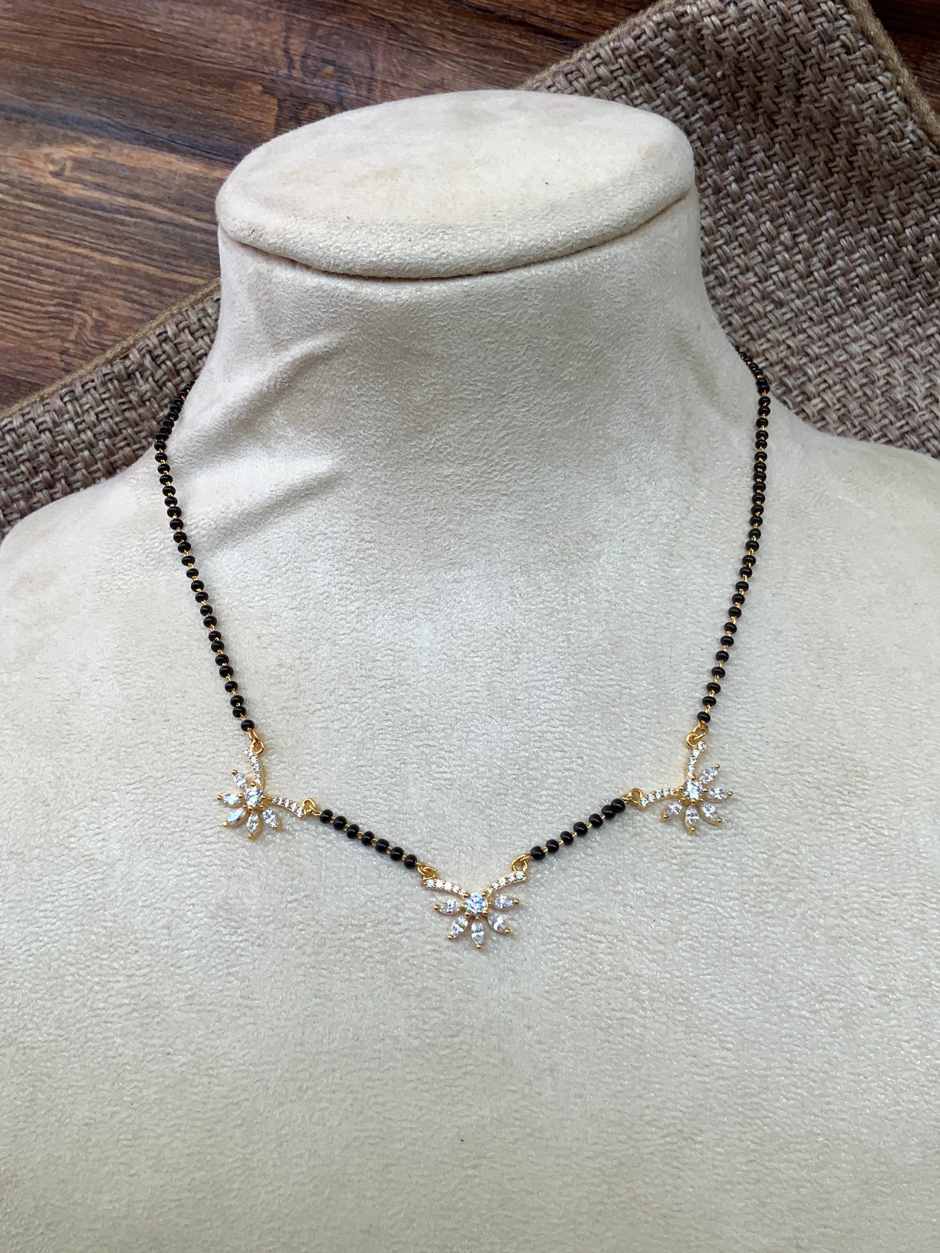 Shraddha Arya Inspired From Kundali Bhagya Signature Morden 3 Gold Diamond Mangalsutra